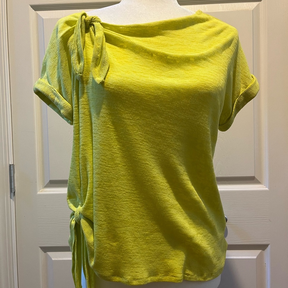 Gianni Bini Yellow Tie Front and Waist Cuffed Sleeve Blouse
Size XS